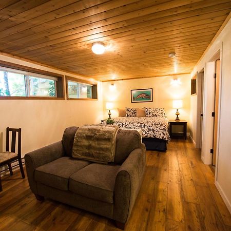 Skeena River House Bed & Breakfast เทอร์เรส ภายนอก รูปภาพ