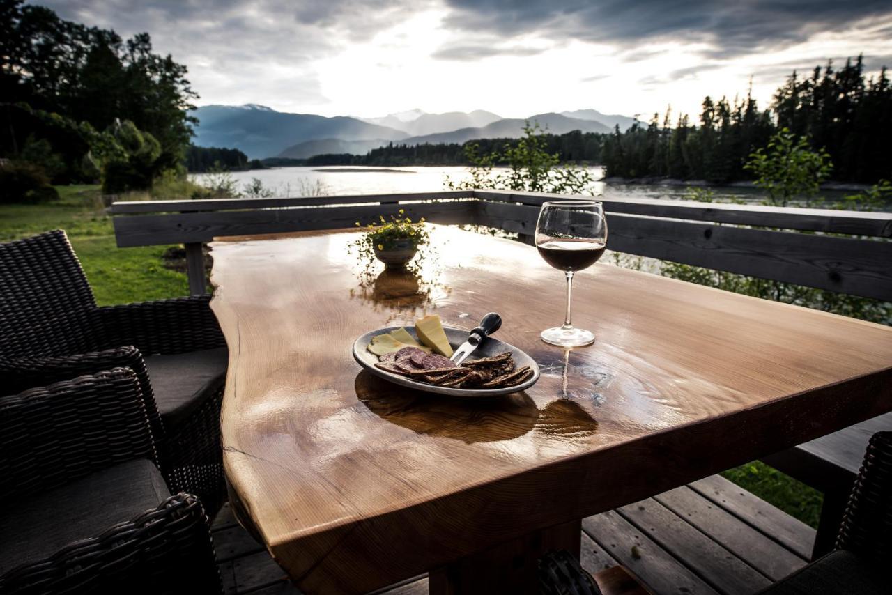 Skeena River House Bed & Breakfast เทอร์เรส ภายนอก รูปภาพ
