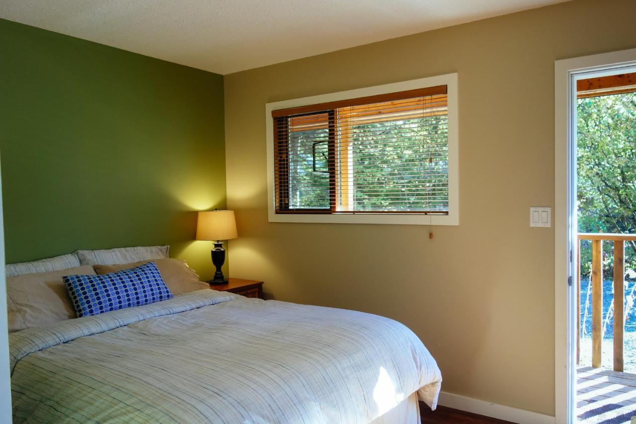 Skeena River House Bed & Breakfast เทอร์เรส ภายนอก รูปภาพ